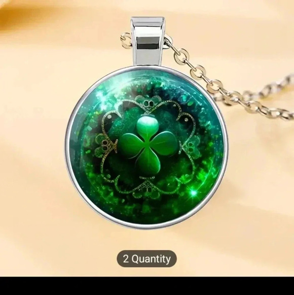 Retro Green 4-leaf Clover Pattern Round Pendant Necklace, NWT..stainless - Picture 3 of 4